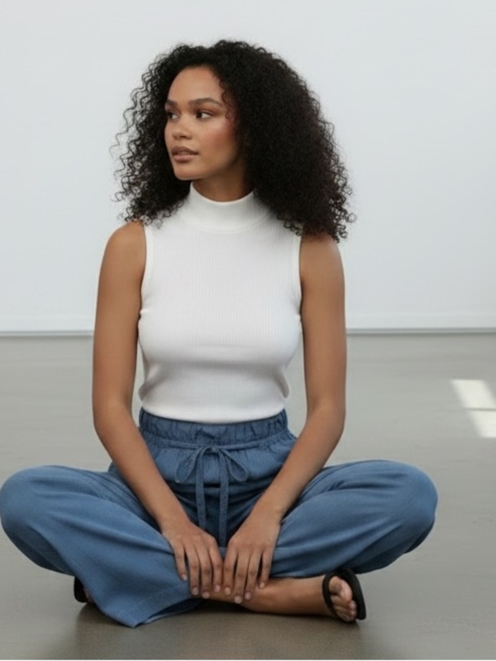 1515 • Blue Chambray Lyocell Soft Belted Stretch Waist Wide Leg Pocket Pants - Picture 4 of 5